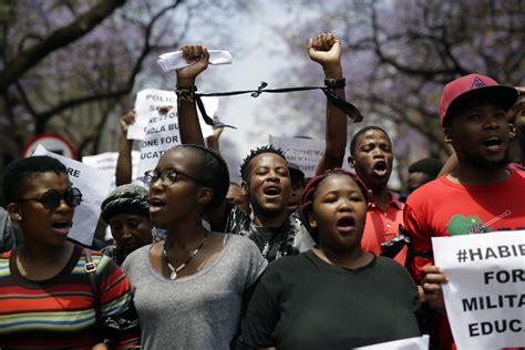  FeesMustFallProtests: En djupdykning i den südafrikanska studentupproret som förändrade ett land