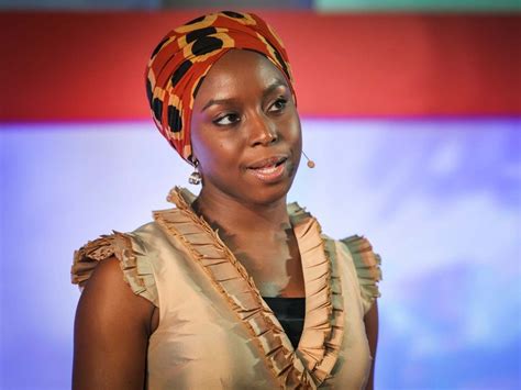  Det gyllene vävningsmönstret: Chimamanda Ngozi Adichies inflytelserika TEDx-föreläsning om 'The Danger of a Single Story'